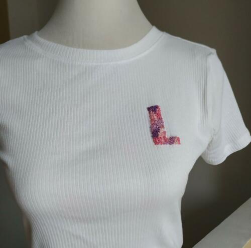 CAMISETA CON INICIAL bordada a mano MOD. MEDIANO