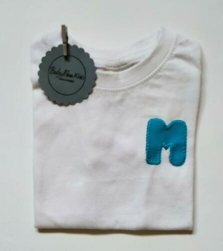 CAMISETA NIÑO INICIAL bordada a mano MOD. PEQUEÑA