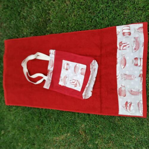 CONJUNTO DE TOALLA ROJA DE PLAYA Y BOLSA ANTI ARENA