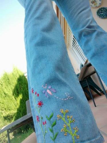 VAQUERO AZUL bordado a mano.