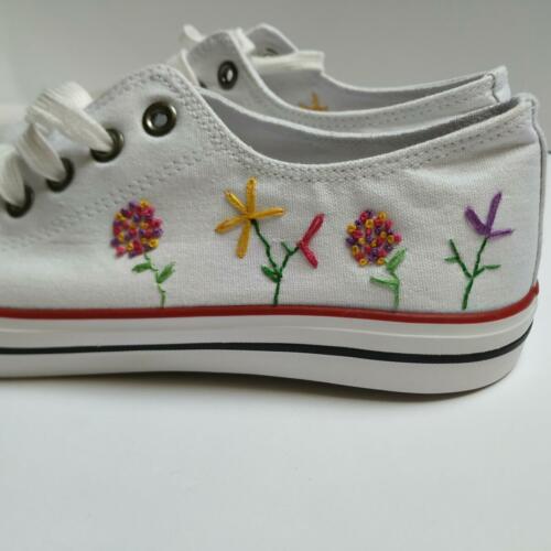 ZAPATILLAS BLANCAS bordadas a mano MOD.  PRIMAVERA
