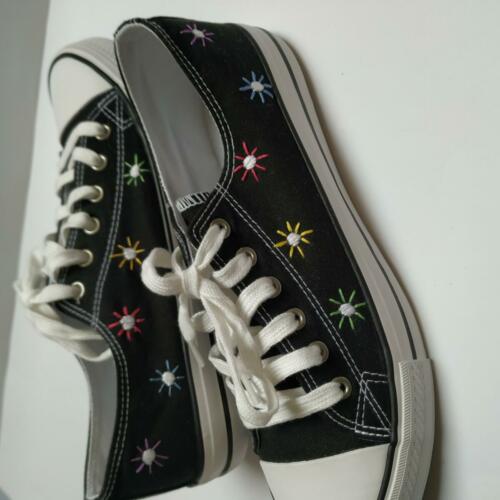 ZAPATILLAS NEGRAS bordadas a mano MOD. FLORES