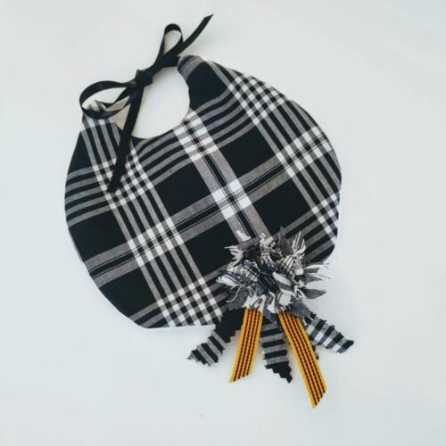 CONJUNTO BABERO Y BROCHE