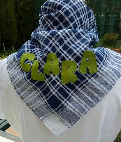 PAÑUELO CON NOMBRE APLICADO A MANO