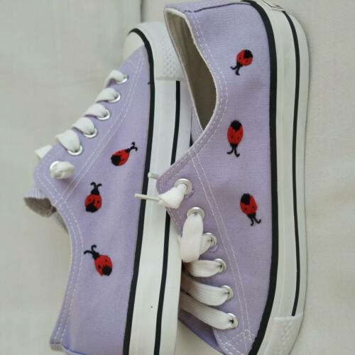 ZAPATILLAS LILA bordada a mano MARIQUITAS 